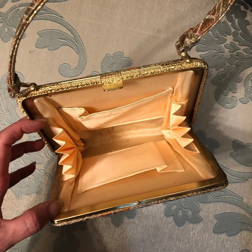 Vintage Clasp Clutch - Picture 3 of 4
